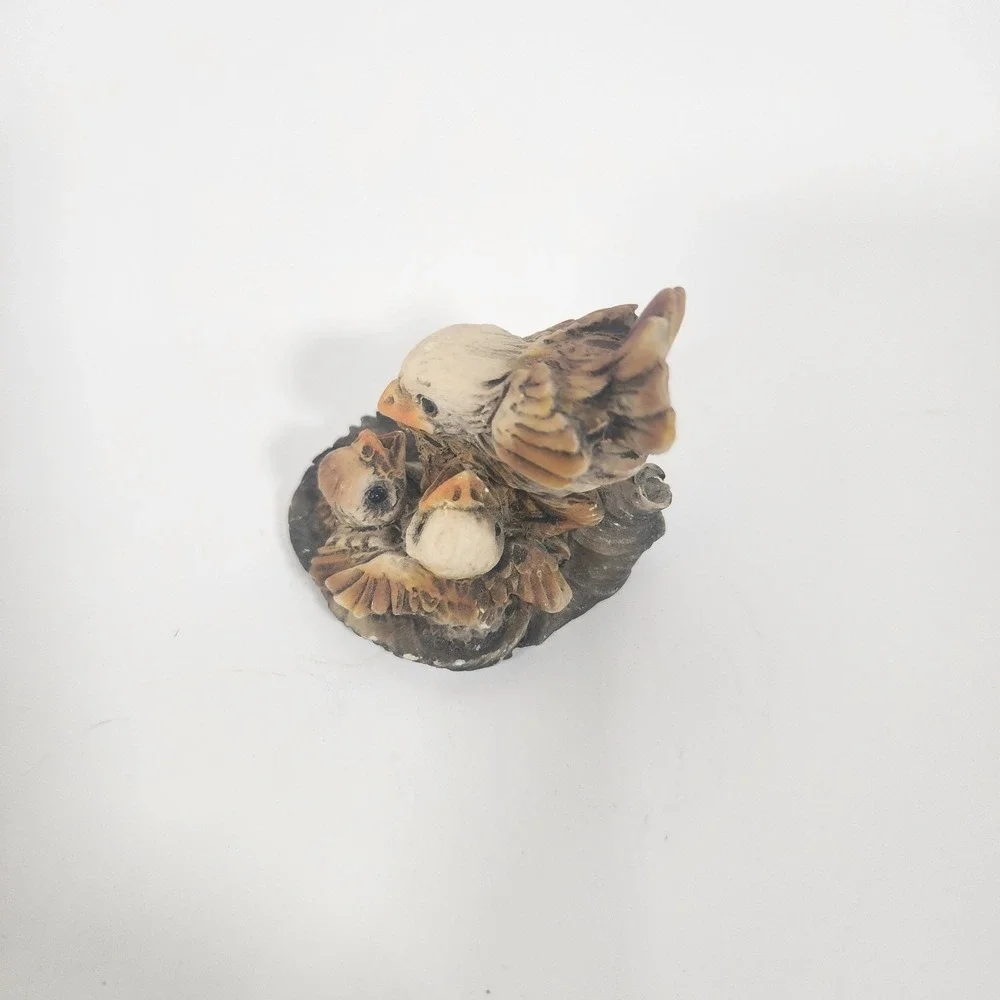 Miniature Resin Mother Bird Feeding Baby Birds‎ in Nest Figurine Nature Decor